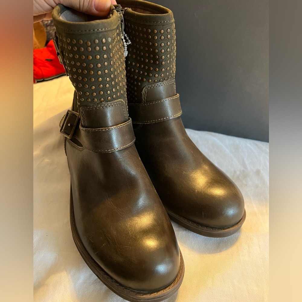 Easy Spirit boot size 5